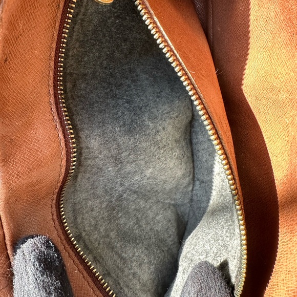 Authentic vintage LOUIS VUITTON
Monogram Pochette Marly Dragonne - Picture 13 of 17